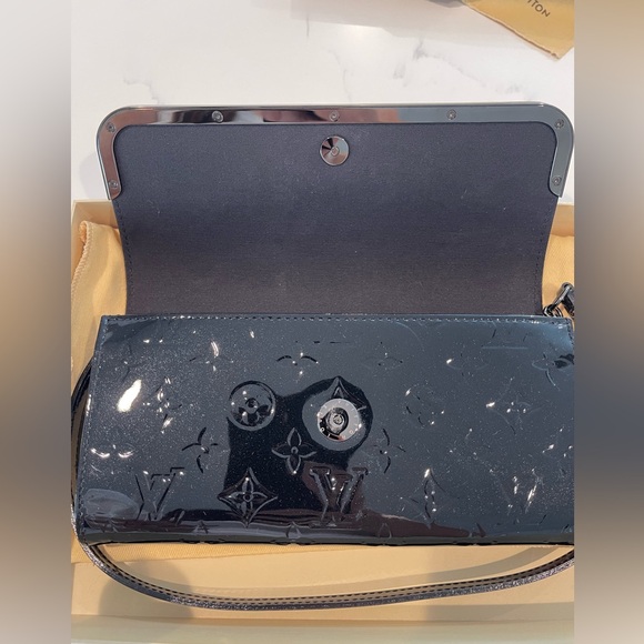 **Authentic** Louis Vuitton Monogram Vernis Rossmore MM in Noir Magnetique - Picture 5 of 12